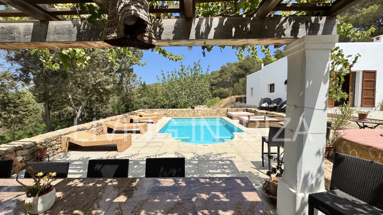 Langfristig zu vermieten: komfortable Villa mit Pool in ruhiger Landlage in Santa Gertrudis, San Lorenzo auf Ibiza. In der Nähe der Morna-Schule. Langfristig zu vermieten: komfortable Villa mit Pool in ruhiger Landlage in Santa Gertrudis, San Lorenzo auf Ibiza. In der Nähe der Morna-Schule.