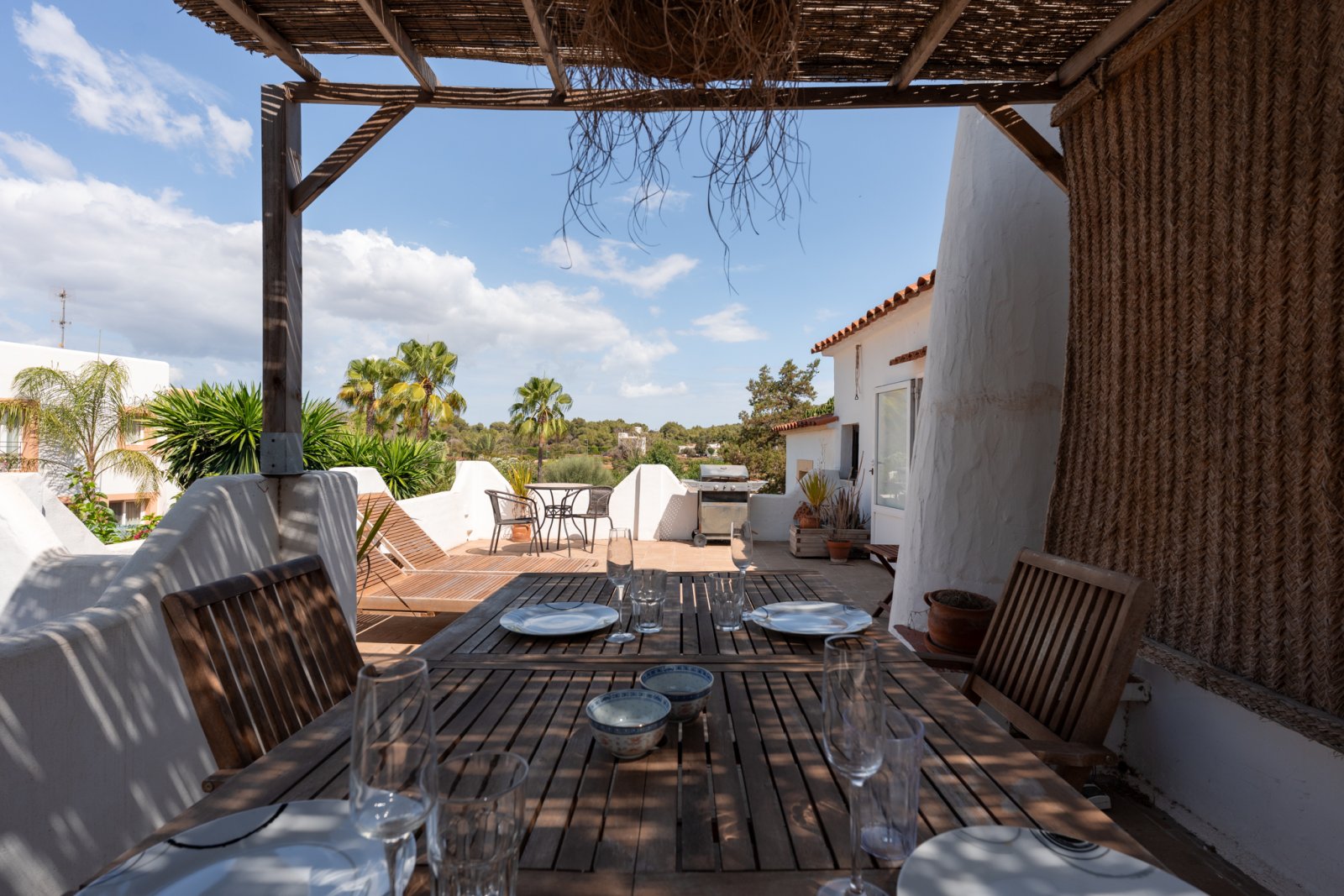 Zum Kauf steht diese Doppelhaushälfte in Siesta (Santa Eulària des Riu), die ein entspanntes mediterranes Lebensgefühl bietet und nur wenige Schritte Zum Kauf steht diese Doppelhaushälfte in Siesta (Santa Eulària des Riu), die ein entspanntes mediterranes Lebensgefühl bietet und nur wenige Schritte