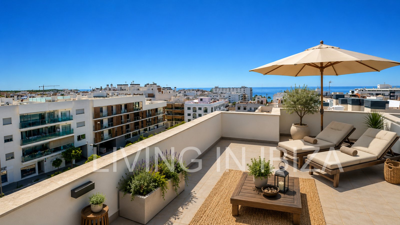 Exklusives Penthouse (Erstbezug 2022) mit privater Dachterrasse, offenem Weitblick bis zum Meer und nach Formentera, nur etwa 300 Meter vom Strand. Exklusives Penthouse (Erstbezug 2022) mit privater Dachterrasse, offenem Weitblick bis zum Meer und nach Formentera, nur etwa 300 Meter vom Strand.