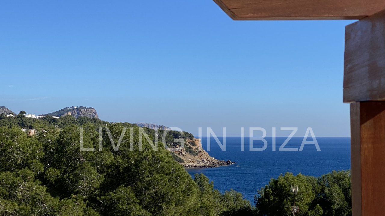 An impressive view of the Mediterranean Sea is on offer at Penthouse La Calma, which is for sale and located about 3 km from San Carlos.. An impressive view of the Mediterranean Sea is on offer at Penthouse La Calma, which is for sale and located about 3 km from San Carlos..